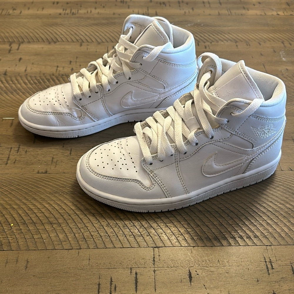 Mid top Jordans